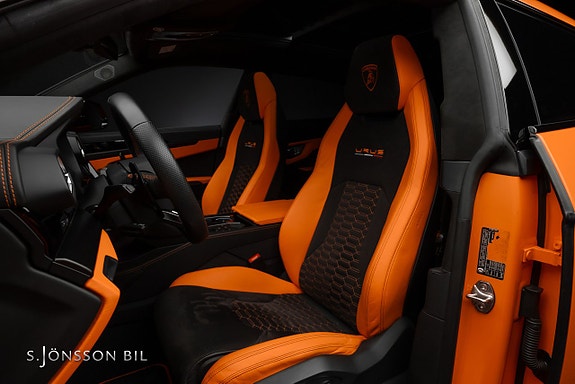 Lamborghini Urus 23 of 30