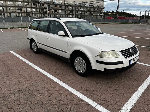Volkswagen Passat 4 of 9
