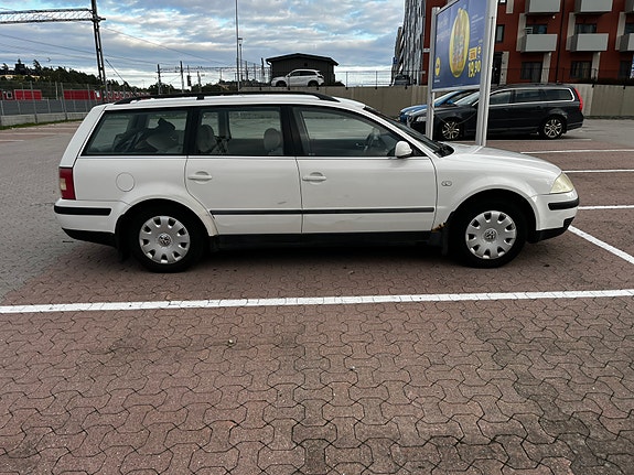 Volkswagen Passat 5 of 9