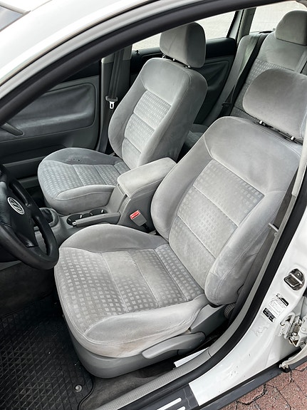 Volkswagen Passat 7 of 9