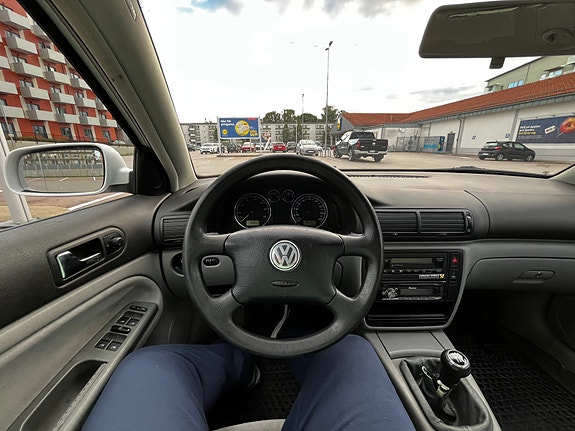 Volkswagen Passat 9 of 9