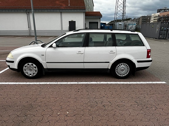 Volkswagen Passat 3 of 9
