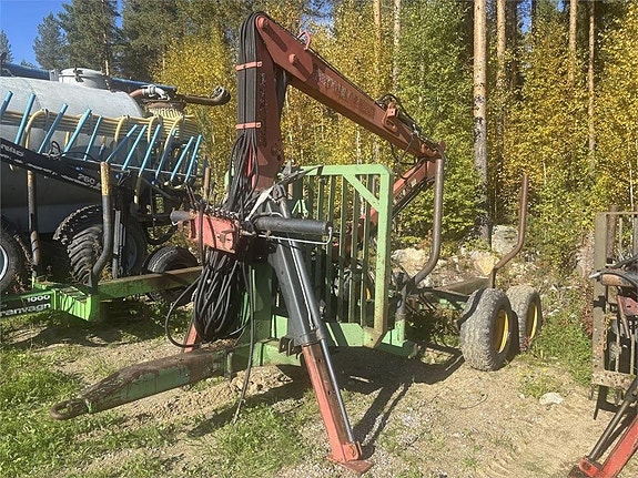 Patruuna Skogsvagn 8ton med 3200 kran