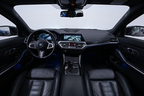 BMW 330e 18 of 28