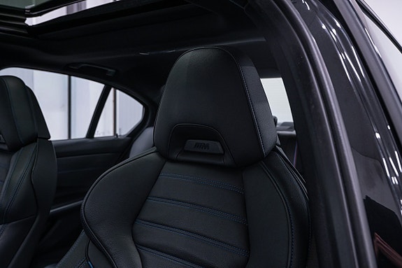 BMW 330e 14 of 28
