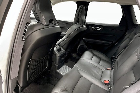 Volvo XC60 8 of 14