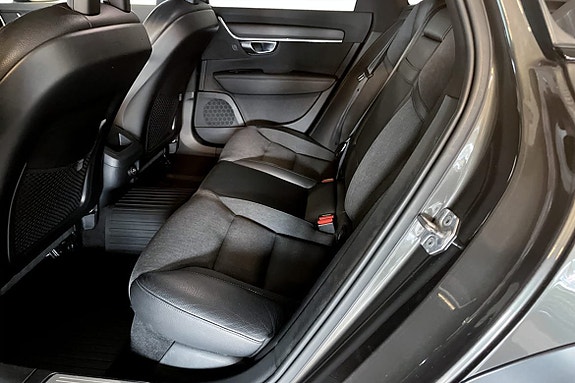 Volvo V90 Cross Country 8 of 9