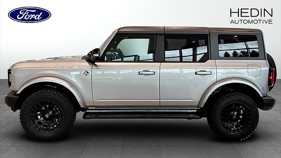 Ford Bronco 6 of 12