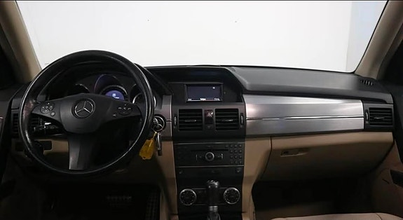 Mercedes-Benz GLK220 7 of 8