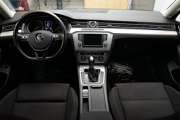 Volkswagen Passat 5 of 15