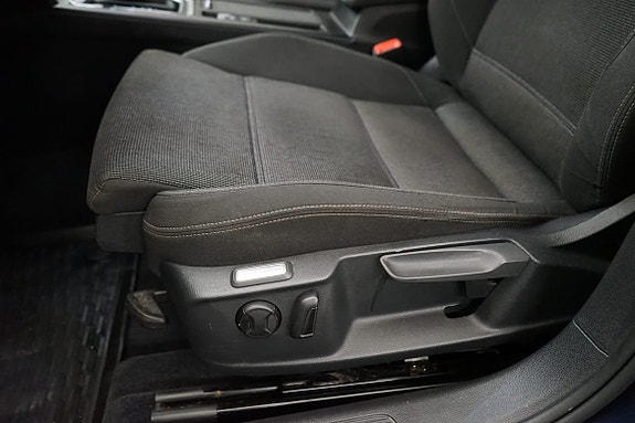 Volkswagen Passat 9 of 15