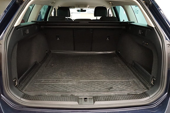 Volkswagen Passat 7 of 15