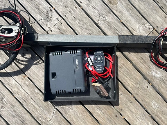 Product image 1 of 2