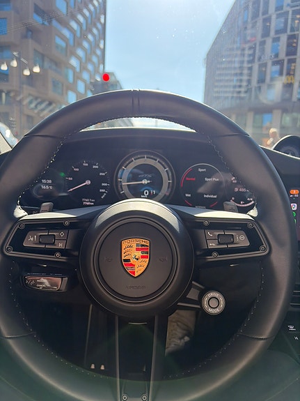 Porsche 911 Carrera GTS 6 of 8