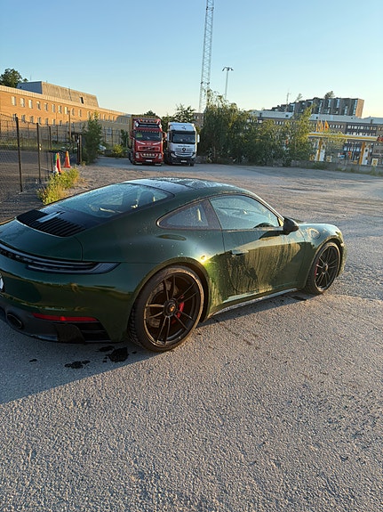 Porsche 911 Carrera GTS 3 of 8