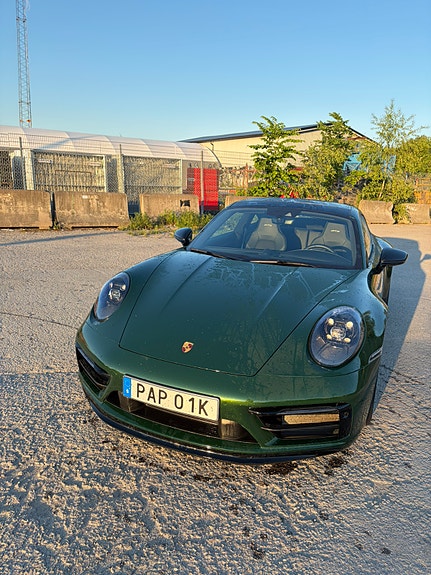 Porsche 911 Carrera GTS 4 of 8