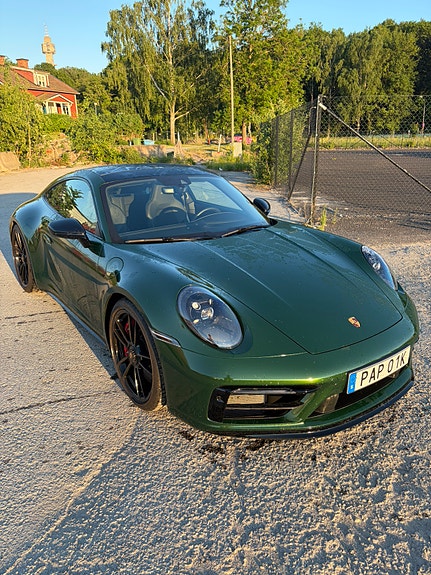 Porsche 911 Carrera GTS 2 of 8