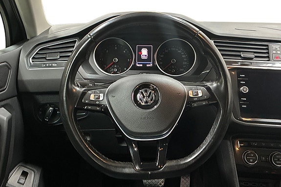 Volkswagen Tiguan 16 of 24