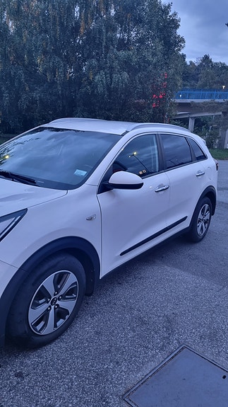 Kia Niro 2 of 9