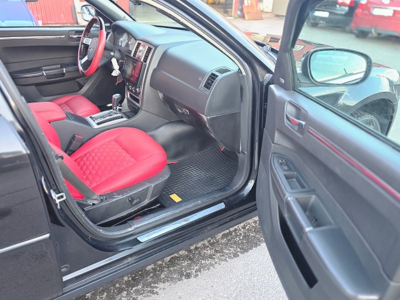 Chrysler 300C 16 of 23