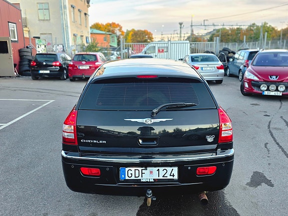 Chrysler 300C 7 of 23