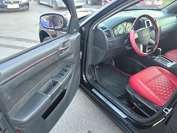 Chrysler 300C 12 of 23