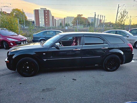 Chrysler 300C 9 of 23