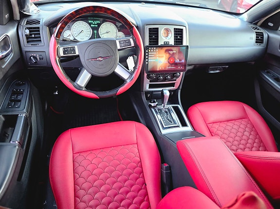 Chrysler 300C 2 of 23