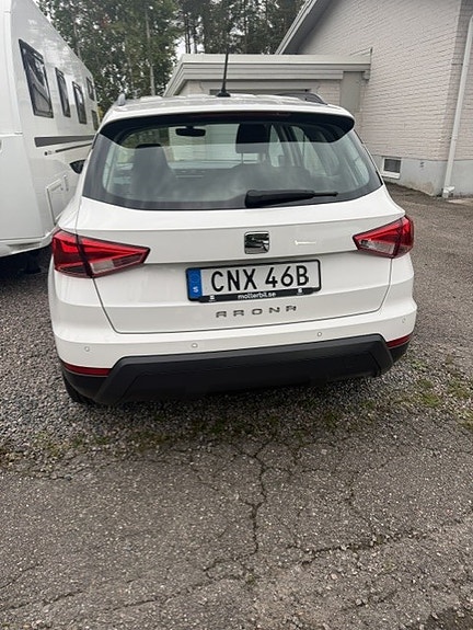 Seat Arona 2 of 3