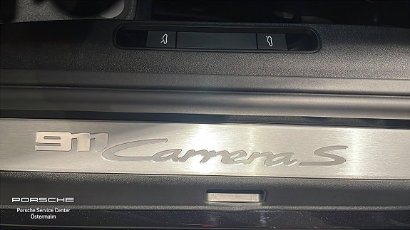 Porsche 911 Carrera S 12 of 17