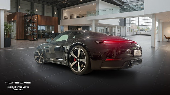 Porsche 911 Carrera S 2 of 17