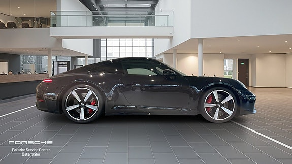 Porsche 911 Carrera S 16 of 17