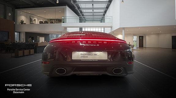 Porsche 911 Carrera S 8 of 17