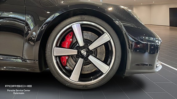 Porsche 911 Carrera S 9 of 17