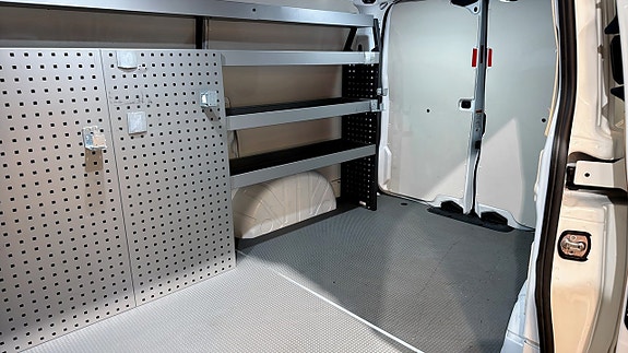 Ford Transit Custom 11 of 19