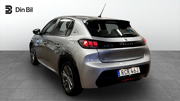 Peugeot e-208 3 of 21