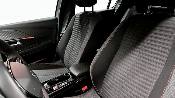 Peugeot e-208 8 of 21