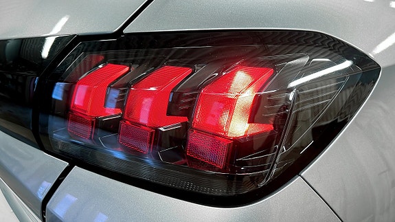Peugeot e-208 14 of 21
