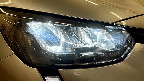 Peugeot e-208 13 of 21