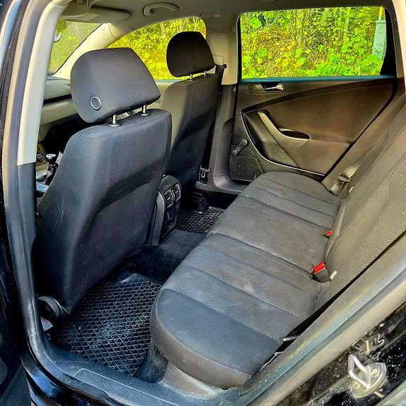 Volkswagen Passat 6 of 15