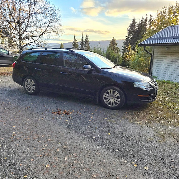 Volkswagen Passat 2 of 15