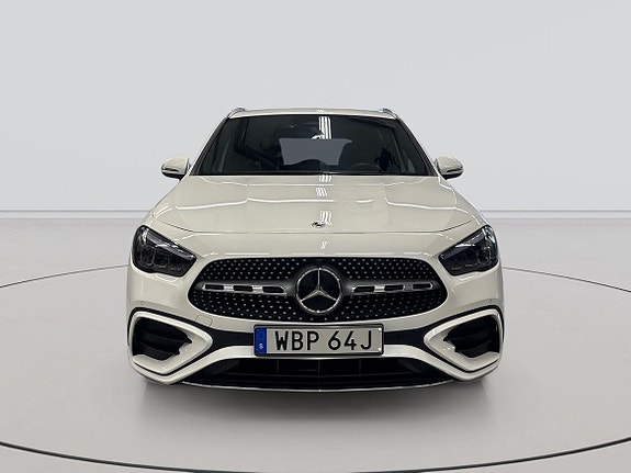 Mercedes-Benz GLA 200 12 of 30