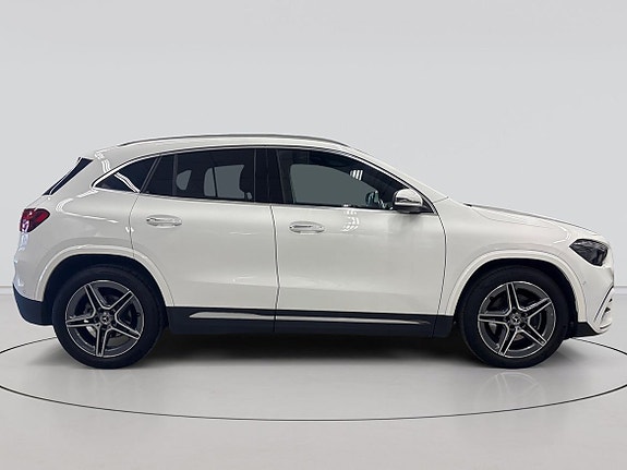 Mercedes-Benz GLA 200 4 of 30