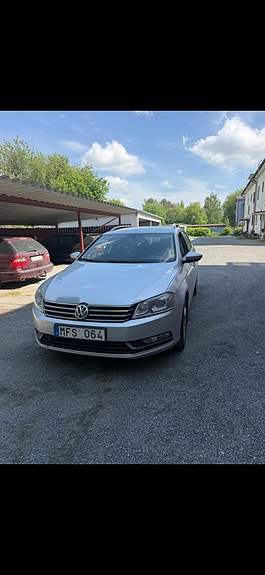 Volkswagen Passat 2 of 6