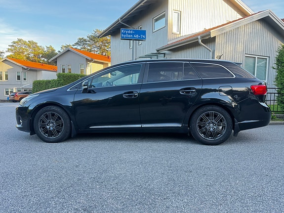 Toyota Avensis 3 of 10