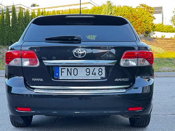 Toyota Avensis 4 of 10