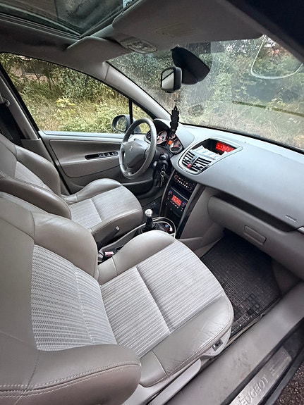 Peugeot 207 7 of 9