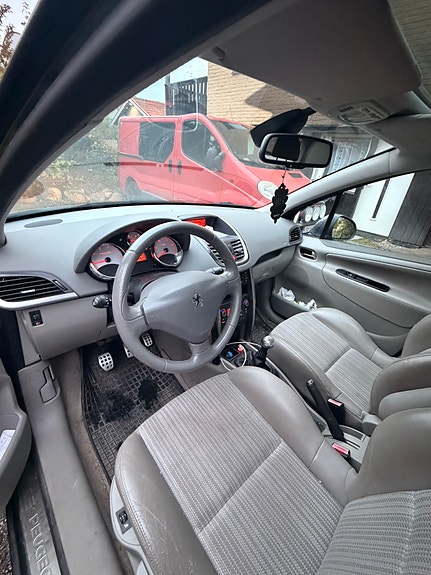 Peugeot 207 6 of 9