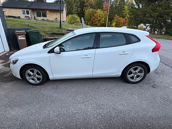 Volvo V40 4 of 11