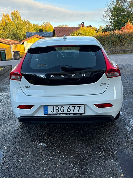 Volvo V40 2 of 11